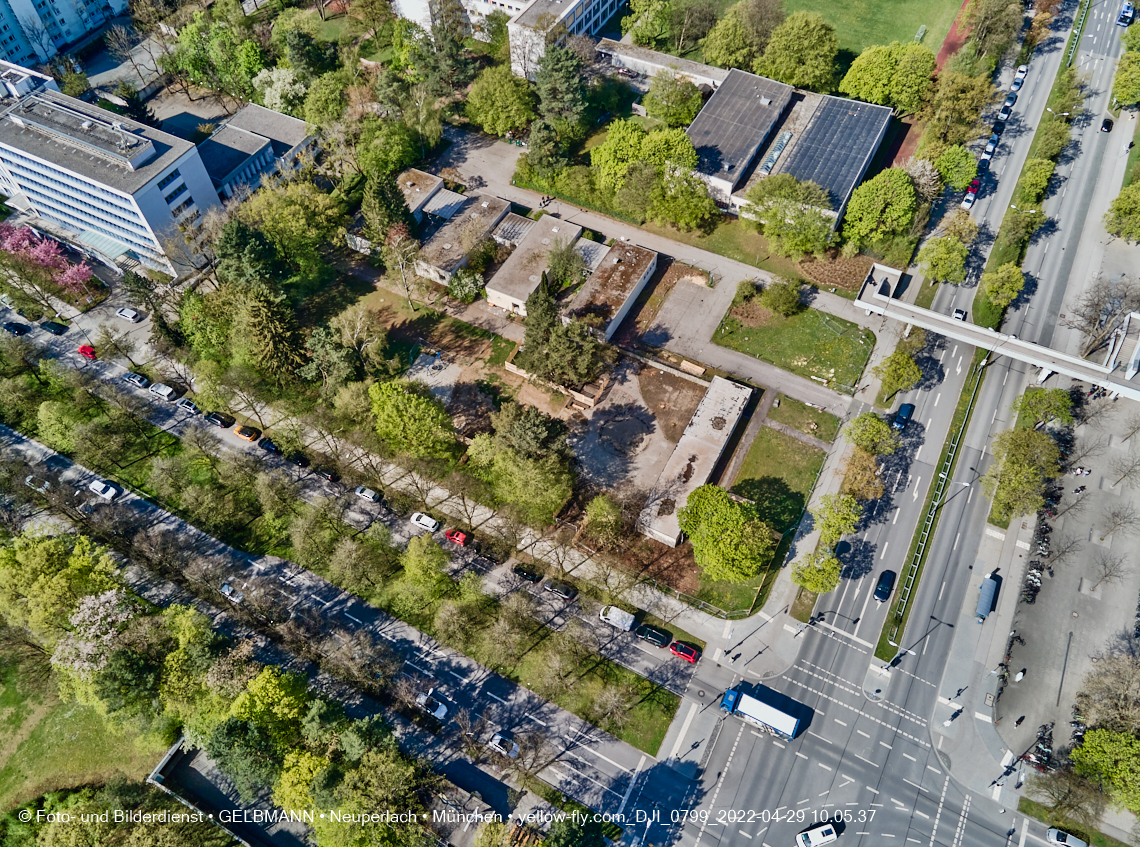 29.04.2022 - Luftbilder von der Baustelle Haus für Kinder in Neuperlach